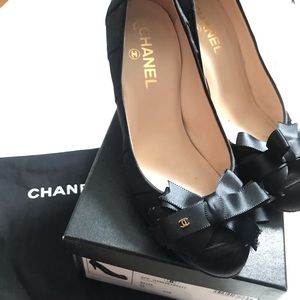 Chanel Pumps Heels with Bow and Logo